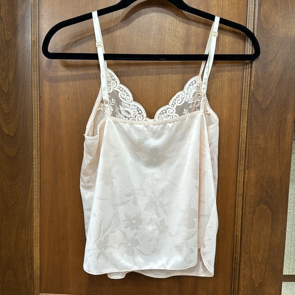 Gorgeous pink camisole size medium - Picture 4 of 5